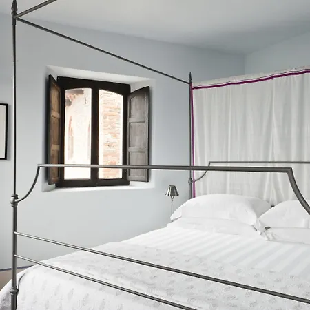 Castello Di בית חווה *